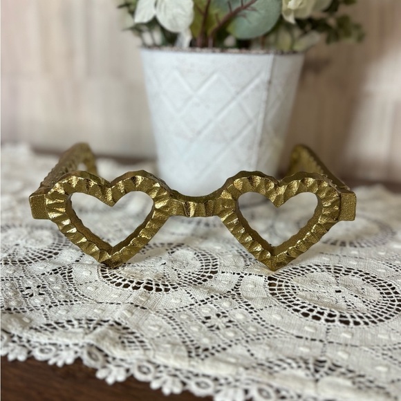 Other - Sagebrook Home Metal Gold Heart-Shaped Glasses